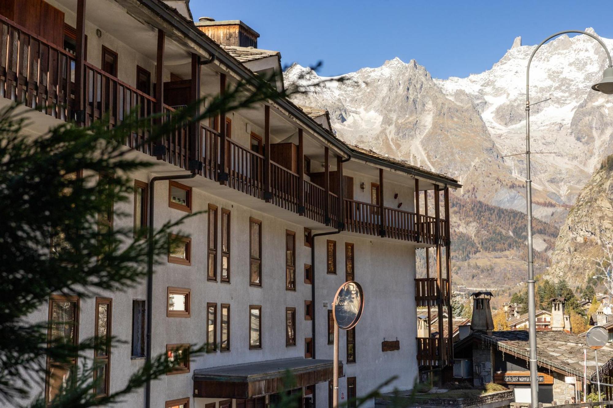 Chetif Apartment - Courmayeur Center Exteriör bild